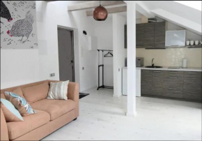 The Henhouse - a modern loft in the very center, Riga